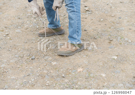 【中津川河川敷でオートキャンプ　ガイロープのペグを抜き撤収】 126998047