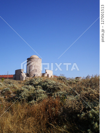 Historical buildings over the sea. Bonifacio, France. 127001513