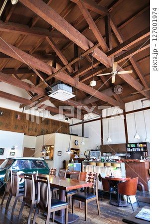 北海道小樽市 北運河　旧澁澤倉庫内のカフェ 127001974