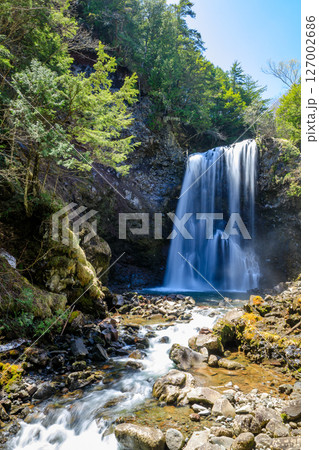 初夏の善五郎の滝　長野県松本市 127002686