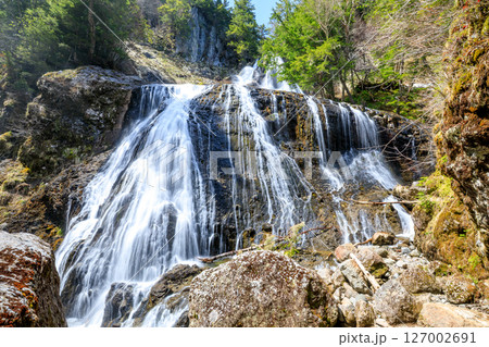 初夏の三本滝　長野県松本市 127002691
