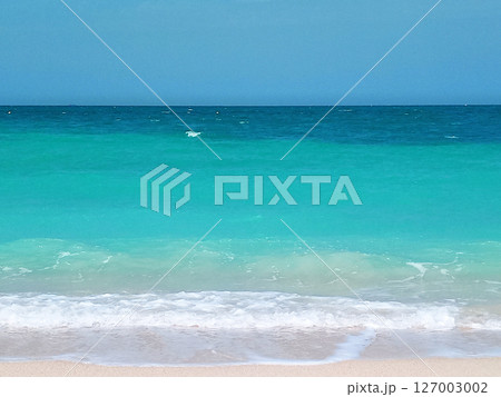 View of Sharjah s beautiful coastline, where soft, golden sands meet the calm, turquoise waters of the Arabian Gulf. 127003002