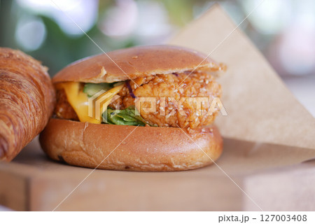 Delicious chicken sandwich with cheese and fresh lettuce 127003408