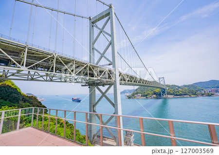 (山口県)壇ノ浦PAから見る関門海峡・関門橋 (山口県)壇ノ浦PAから見る関門海峡・関門橋 127003569