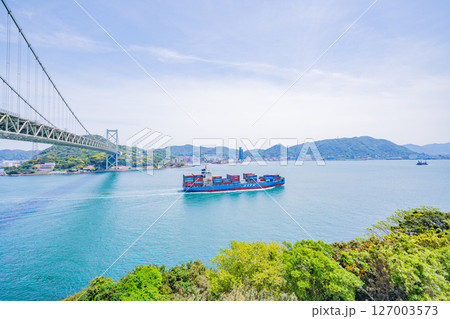 （山口県）壇ノ浦PAから見る関門海峡・関門橋 127003573