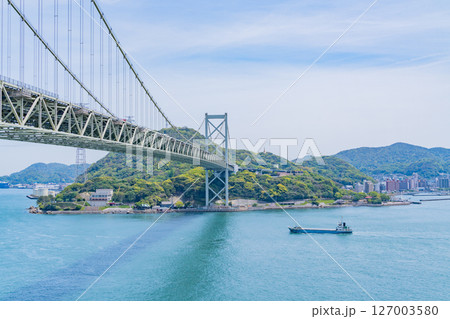 （山口県）壇ノ浦PAから見る関門海峡・関門橋 127003580