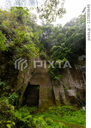 鹿児島県南九州市川辺町の高田の石切り場 採石場の史跡の素材写真 鹿児島県南九州市川辺町の高田の石切り場 採石場の史跡の素材写真 127003648