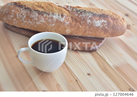 コーヒー素材 コーヒーとフランスパン ライフスタイル モーニング珈琲 コーヒーブレイク コーヒー素材 コーヒーとフランスパン ライフスタイル モーニング珈琲 コーヒーブレイク 127004646