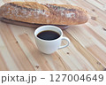 コーヒー素材　コーヒーとフランスパン　ライフスタイル　モーニング珈琲　コーヒーブレイク 127004649