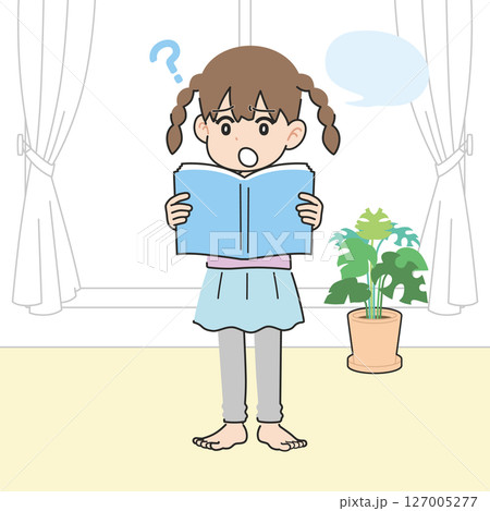 居間で教科書を音読する女の子　苦手 127005277