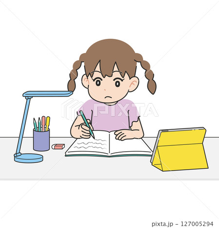 机でタブレットを見ながら勉強する女の子 机でタブレットを見ながら勉強する女の子 127005294