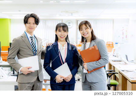 クリエイティブなビジネスチーム クリエイティブなビジネスチーム 127005310