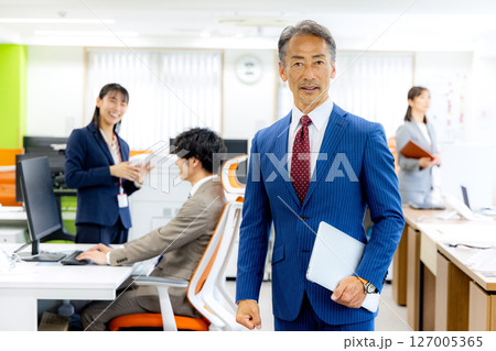 シニア　社長　男性 127005365