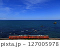富山湾を横目に走る氷見線のキハ40・47系 127005978