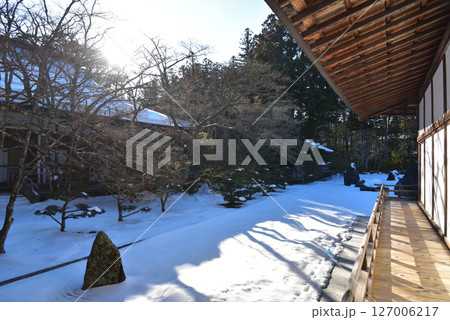 高野山　冬の金剛峯寺の蟠龍庭 127006217