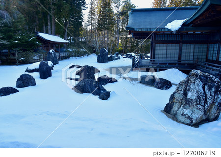 高野山 冬の金剛峯寺の蟠龍庭 高野山 冬の金剛峯寺の蟠龍庭 127006219