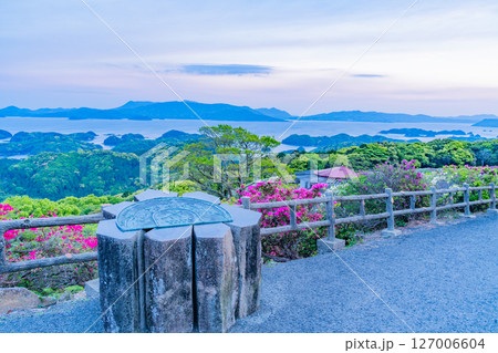（長崎県）長串山公園（なぐしやま公園）のツツジと北九十九島　早朝 127006604