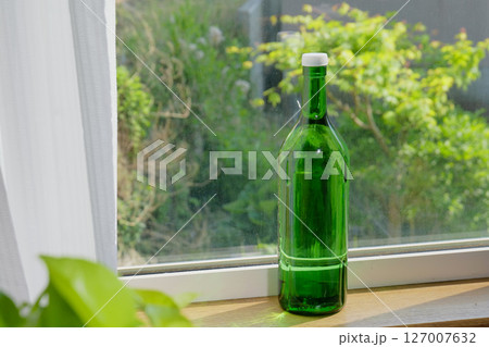 窓辺のグリンソーラーウォーター 127007632