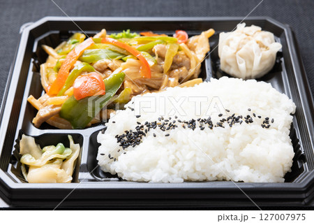 美味しい青椒肉絲の中華弁当 美味しい青椒肉絲の中華弁当 127007975