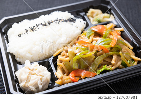 美味しい青椒肉絲の中華弁当 127007981