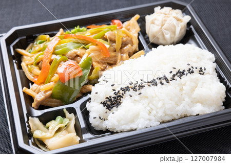 美味しい青椒肉絲の中華弁当 127007984