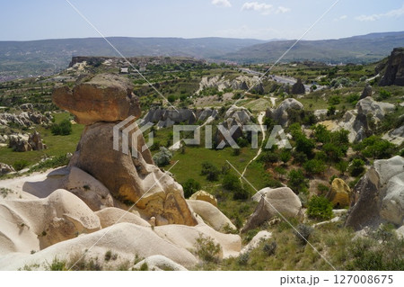トルコ カッパドキアのエセンテペ展望台から見た景色 127008675
