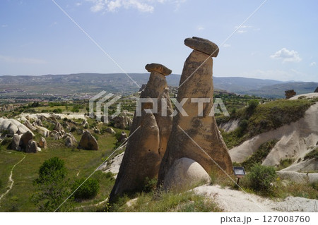トルコ カッパドキアの三姉妹の岩 127008760