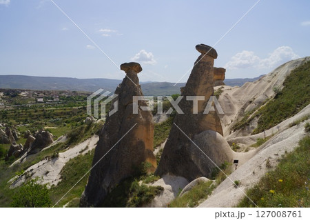 トルコ カッパドキアの三姉妹の岩 127008761
