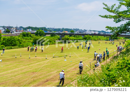 真夏日　炎天下のグランドゴルフ 127009221