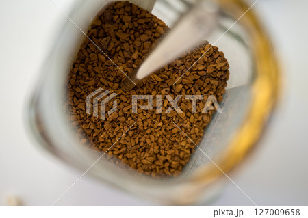 粒状のインスタンドコーヒー 粒状のインスタンドコーヒー 127009658