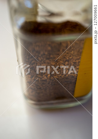 粒状のインスタンドコーヒー 127009661