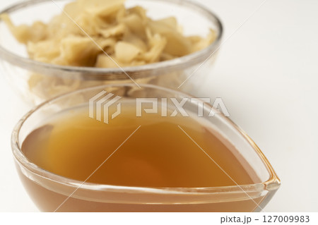 手作り生姜シロップ　白背景　 127009983