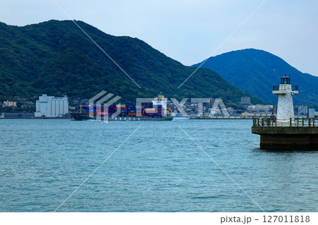 唐戸　カモンワーフより関門海峡を望む 127011818