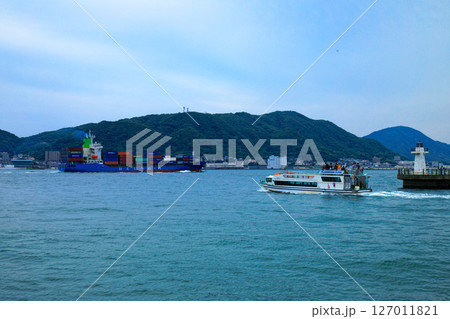 関門海峡を行き来する船舶　連絡船　関門汽船 127011821