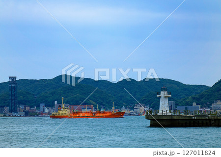 関門海峡を行き来する船舶 関門海峡を行き来する船舶 127011824