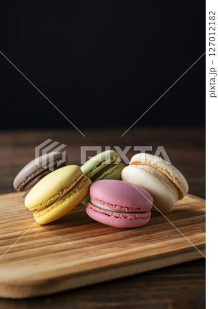 カラフルなマカロン カラフルなマカロン 127012182