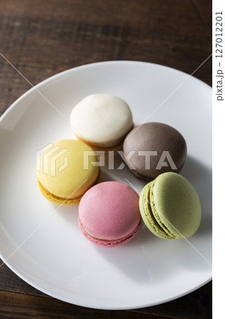 カラフルなマカロン 127012201