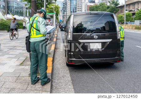 東京都心の駐車違反取締り 東京都心の駐車違反取締り 127012450