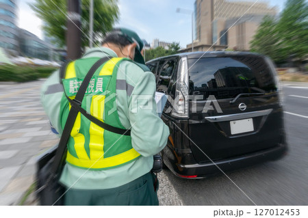 東京都心の駐車違反取締り 東京都心の駐車違反取締り 127012453