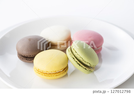 カラフルなマカロン 127012798