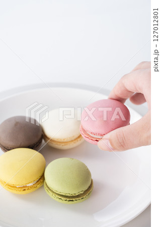 カラフルなマカロン 127012801