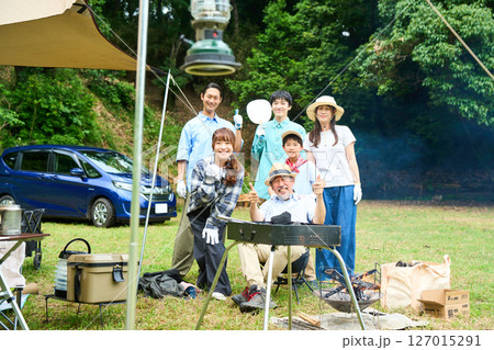 3世代 キャンプ アウトドア バーベキュー BBQ 家族 オートキャンプ場 3世代 キャンプ アウトドア バーベキュー BBQ 家族 オートキャンプ場 127015291