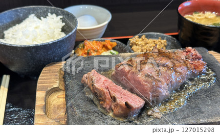 飲食店のメニュー(カットしたハラミステーキ) 飲食店のメニュー(カットしたハラミステーキ) 127015298