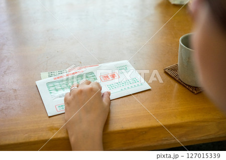 選挙の入場整理券が届く 選挙の入場整理券が届く 127015339