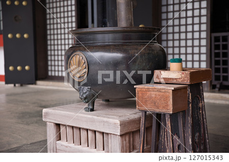 鞍馬寺 本堂金堂の香炉1 鞍馬寺 本堂金堂の香炉1 127015343