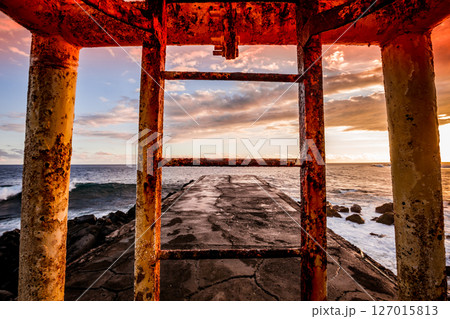 Jetty and lighthouse in Saint-Pierre, La Reunion island 127015813