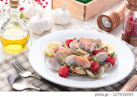 あさりとトマトのガーリック蒸し あさりとトマトのガーリック蒸し 127016085