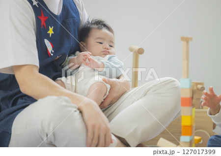 保育所と男性保育士　　　　 127017399