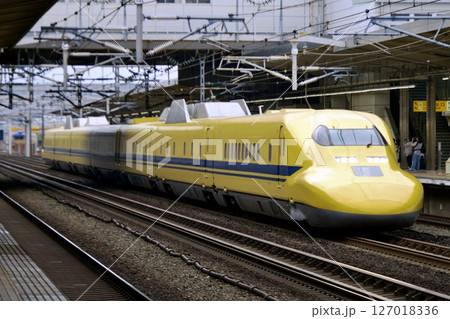 ドクターイエローT5編成が豊橋を通過 ドクターイエローT5編成が豊橋を通過 127018336