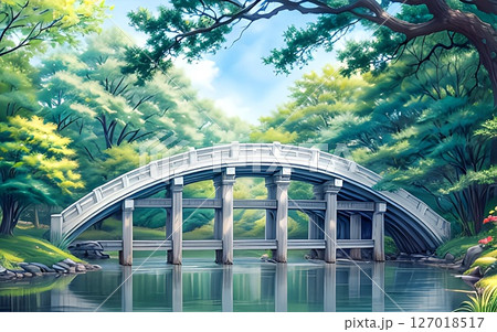 新緑の公園の池に架かる石の太鼓橋 127018517